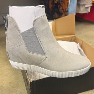 Sorel Light Gray Ankle Booties